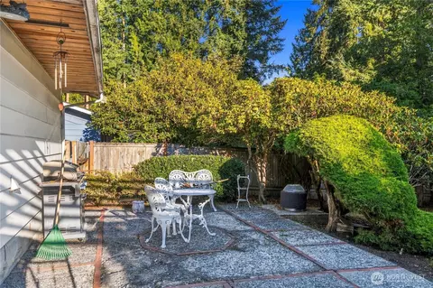 Exterior - 2826 York Rd, Everett, WA 98204 photo 6 of 14