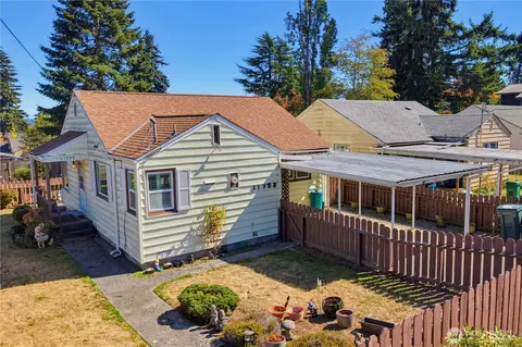 11752 20th Ave NE, Seattle, WA 98125