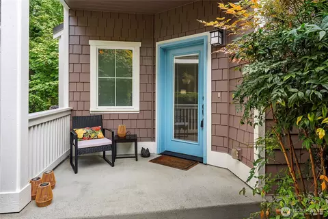 1870 Sakai Village Loop #28, Bainbridge Island, WA 98110