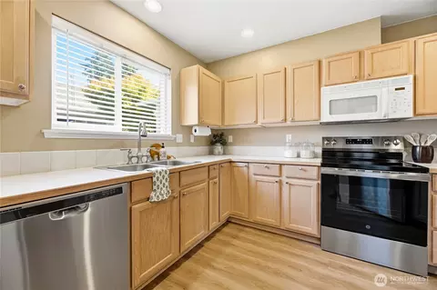 Kitchen - 1450 Mountain View Dr, Enumclaw, WA 98022 photo 1 of 4