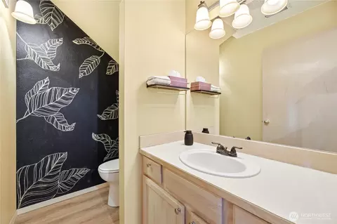 Bath - 1450 Mountain View Dr, Enumclaw, WA 98022 photo 1 of 3