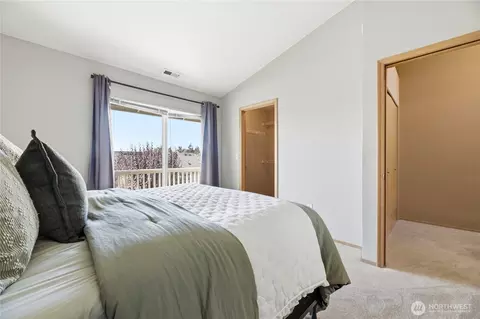 Bedroom - 1450 Mountain View Dr, Enumclaw, WA 98022 photo 3 of 6