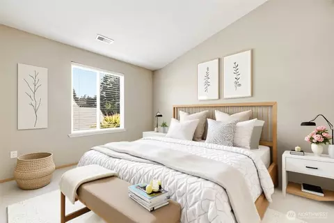 Bedroom - 1450 Mountain View Dr, Enumclaw, WA 98022 photo 4 of 6
