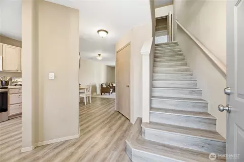 Entry Way - 1450 Mountain View Dr, Enumclaw, WA 98022 photo 1 of 2