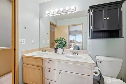 Bath - 1450 Mountain View Dr, Enumclaw, WA 98022 photo 3 of 3