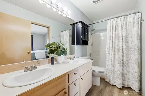 Bath - 1450 Mountain View Dr, Enumclaw, WA 98022 photo 2 of 3