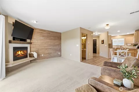 Living - 1450 Mountain View Dr, Enumclaw, WA 98022 photo 3 of 3