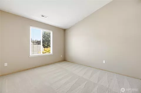 Bedroom - 1450 Mountain View Dr, Enumclaw, WA 98022 photo 5 of 6