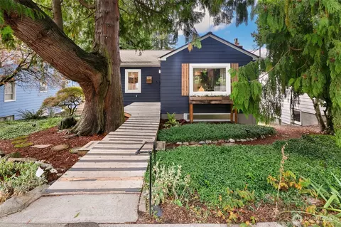 9219 5th Ave NE, Seattle, WA 98115