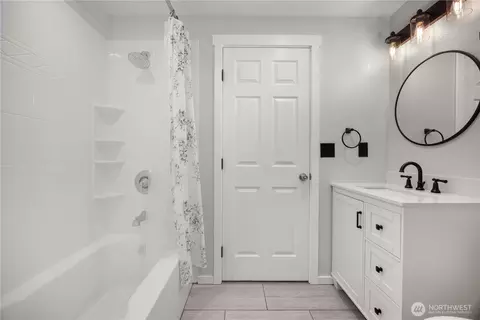 Bath - 5017 120th Pl SE, Everett, WA 98208 photo 2 of 2