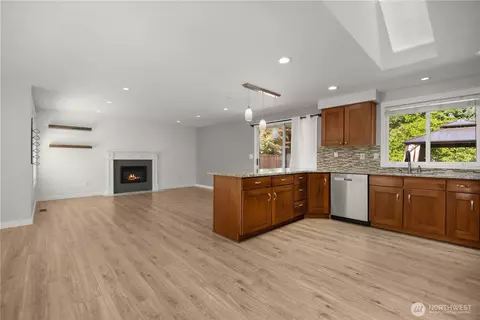 Living - 5017 120th Pl SE, Everett, WA 98208 photo 5 of 6