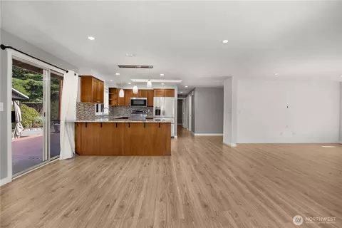 Living - 5017 120th Pl SE, Everett, WA 98208 photo 3 of 6