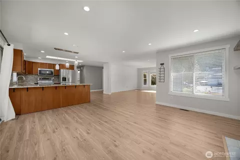 Living - 5017 120th Pl SE, Everett, WA 98208 photo 4 of 6
