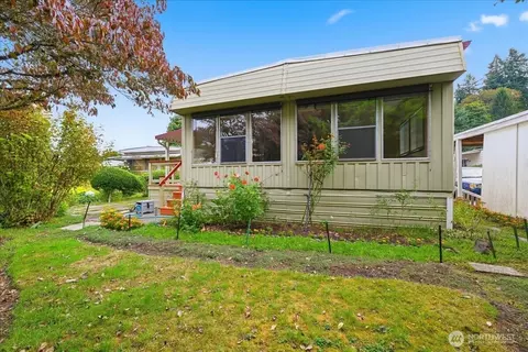 Exterior - 11330 E Riverside Dr #40, Bothell, WA 98011 photo 3 of 4