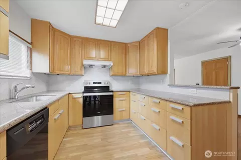 Kitchen - 11330 E Riverside Dr #40, Bothell, WA 98011 photo 1 of 2