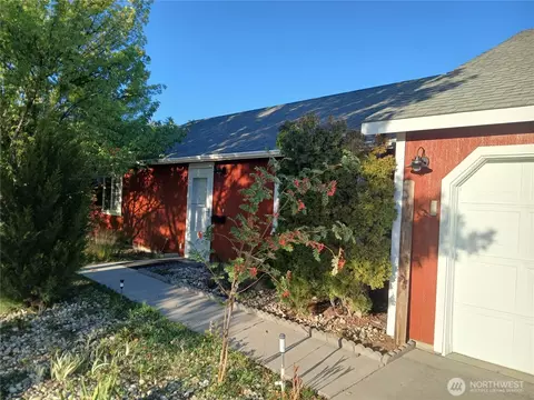 1720 Pirate Ln E, Moses Lake, WA 98837