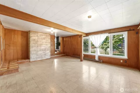 Living - 415 S 4th Ave, Walla Walla, WA 99362 photo 5 of 6