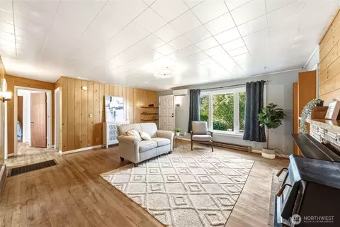 Living - 415 S 4th Ave, Walla Walla, WA 99362 photo 3 of 6