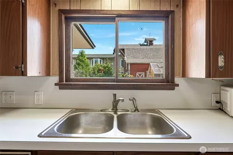 Kitchen - 415 S 4th Ave, Walla Walla, WA 99362 photo 4 of 4