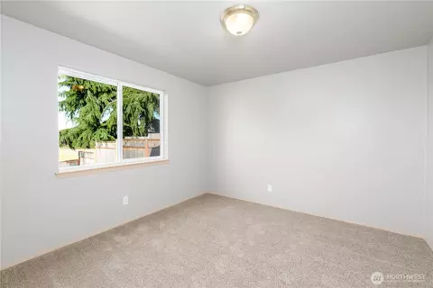 Bedroom - 121 Alpine Loop, Sequim, WA 98382 photo 4 of 8