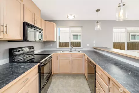 Kitchen - 121 Alpine Loop, Sequim, WA 98382 photo 3 of 4