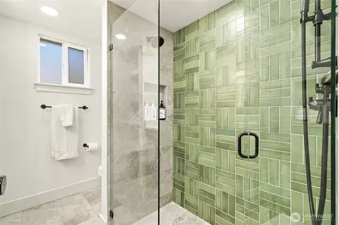 Bath - 709 Colby Ave, Everett, WA 98201 photo 5 of 6