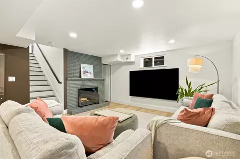 Living - 709 Colby Ave, Everett, WA 98201 photo 2 of 2