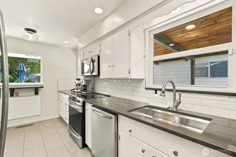 Kitchen - 709 Colby Ave, Everett, WA 98201 photo 4 of 4
