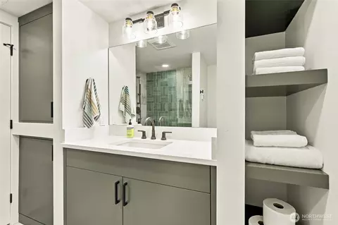 Bath - 709 Colby Ave, Everett, WA 98201 photo 6 of 6