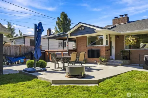 Exterior - 709 Colby Ave, Everett, WA 98201 photo 5 of 7