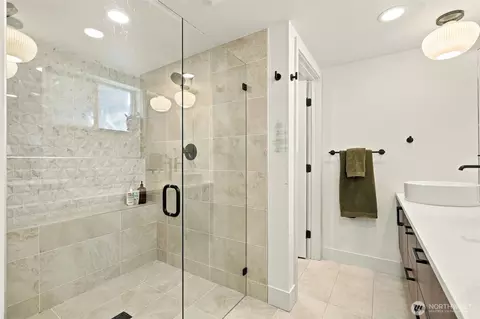 Bath - 709 Colby Ave, Everett, WA 98201 photo 2 of 6