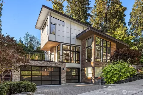 12409 68th Ave NE, Kirkland, WA 98034
