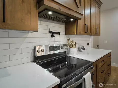 Kitchen - 422 Park Rd, Winlock, WA 98596 photo 4 of 6
