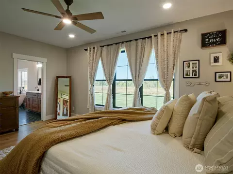 Bedroom - 422 Park Rd, Winlock, WA 98596 photo 3 of 7
