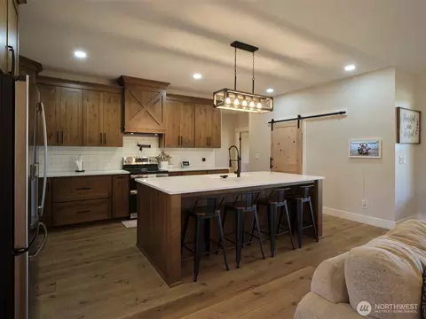 Kitchen - 422 Park Rd, Winlock, WA 98596 photo 1 of 6
