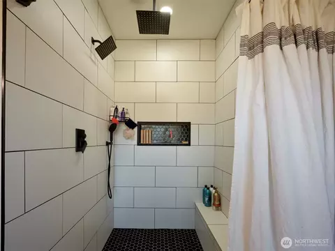 Bath - 422 Park Rd, Winlock, WA 98596 photo 3 of 5