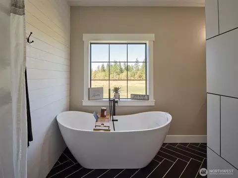 Bath - 422 Park Rd, Winlock, WA 98596 photo 2 of 5