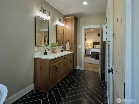 Bath - 422 Park Rd, Winlock, WA 98596 photo 4 of 5