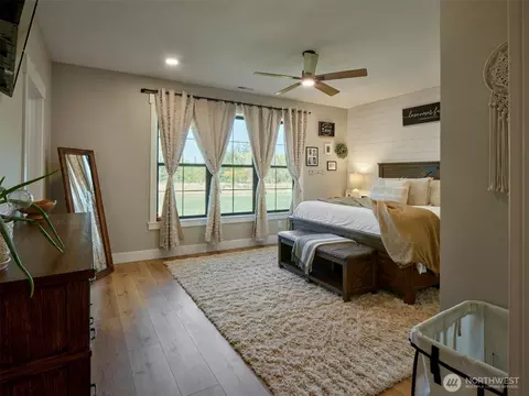 Bedroom - 422 Park Rd, Winlock, WA 98596 photo 1 of 7