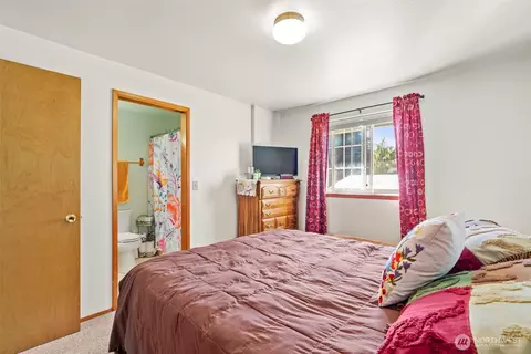 Bedroom - 52 Timothy Ln, Sequim, WA 98382 photo 2 of 3