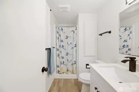 Bath - 2415 80th Pl SE, Everett, WA 98203 photo 2 of 3