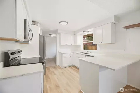 Kitchen - 2415 80th Pl SE, Everett, WA 98203 photo 2 of 3