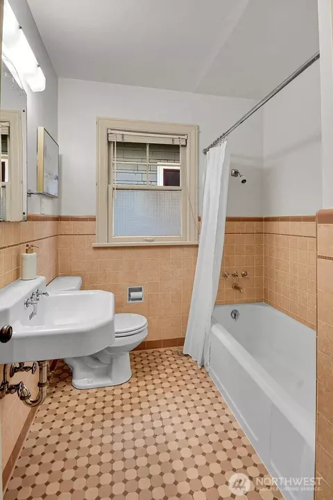 Bath - 622 22nd Ave E, Seattle, WA 98112 photo 1 of 2