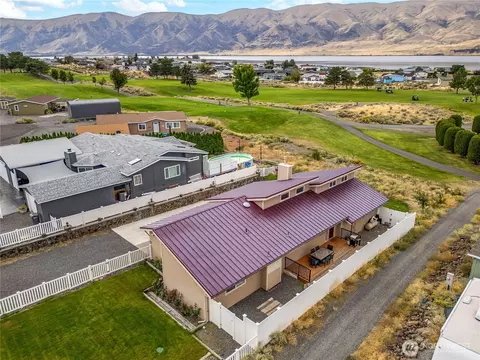 210 SW Pear Pl, Mattawa, WA 99349