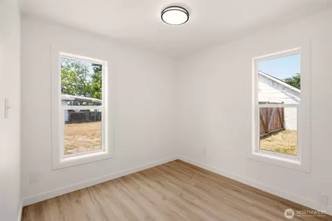 Bedroom - 717 E Wabash Ave, Spokane, WA 99207 photo 4 of 4