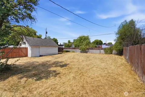 Exterior - 717 E Wabash Ave, Spokane, WA 99207 photo 2 of 3
