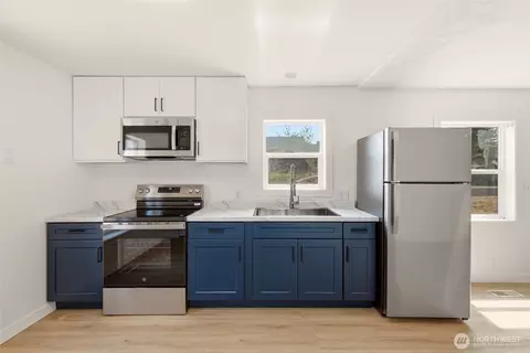 Kitchen - 717 E Wabash Ave, Spokane, WA 99207 photo 3 of 3