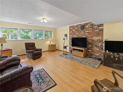 Living - 29416 SE 371st St, Enumclaw, WA 98022 photo 4 of 5