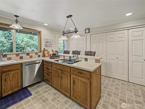 Kitchen - 29416 SE 371st St, Enumclaw, WA 98022 photo 2 of 5