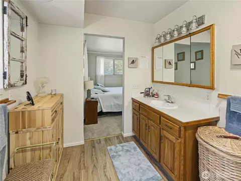 Bath - 29416 SE 371st St, Enumclaw, WA 98022 photo 2 of 4